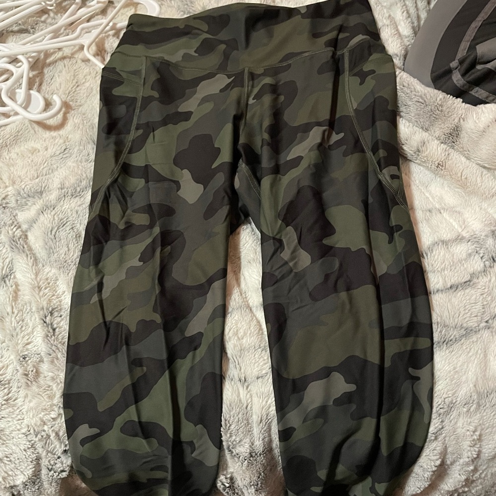 Old navy green camo leggings